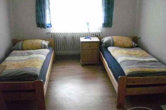 Isernhagen,  Modernisierte möblierte 3 Zimmer Firmenwohnung, großer Parkplatz, Grill und Gartennutzung für bis zu 6 Personen