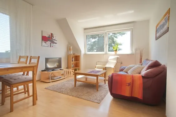 Hell, modern und freundlich möblierte Wohnung, Laufnähe zur Bahnstation (Regionalexpress, Bus), Direktverbindung zur Ruhr Universität