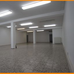 Wunderschöner Laden mit großen Schaufenster