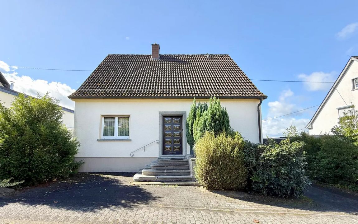 **RESERVIERT** Gepflegtes Einfamilienhaus in Zentrumsnähe von Hachenburg!