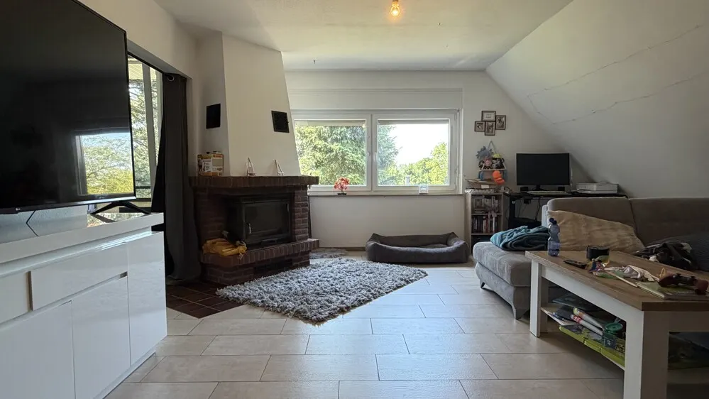 Das großzügige Wohnzimmer
