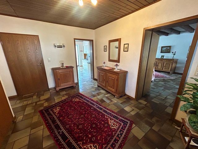 Ein Zuhause mit Charakter  Freistehender Bungalow auf großzügigem Grundstück in MG-Hardt