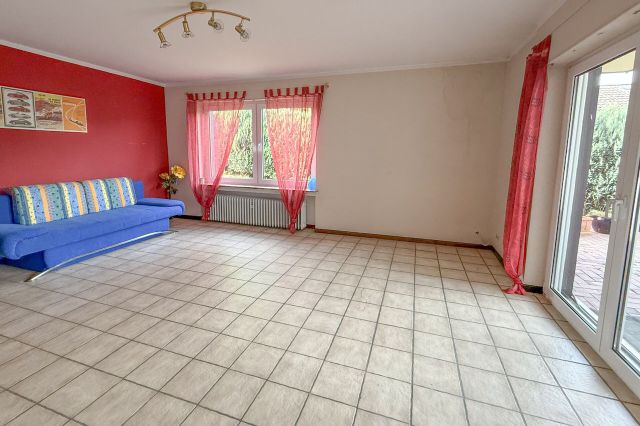 (UG) Wohnzimmer mit Terrasse