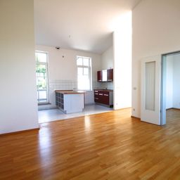 Teilgewerbliche Vermietung! 4-Zimmer Dachgeschosswohnung in ruhiger Lage!
