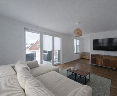 Außergewöhnliche 4 Zi.-Whg. über zwei Etagen mit Terrasse, gr. Gartenanteil und 2 Stellplätzen