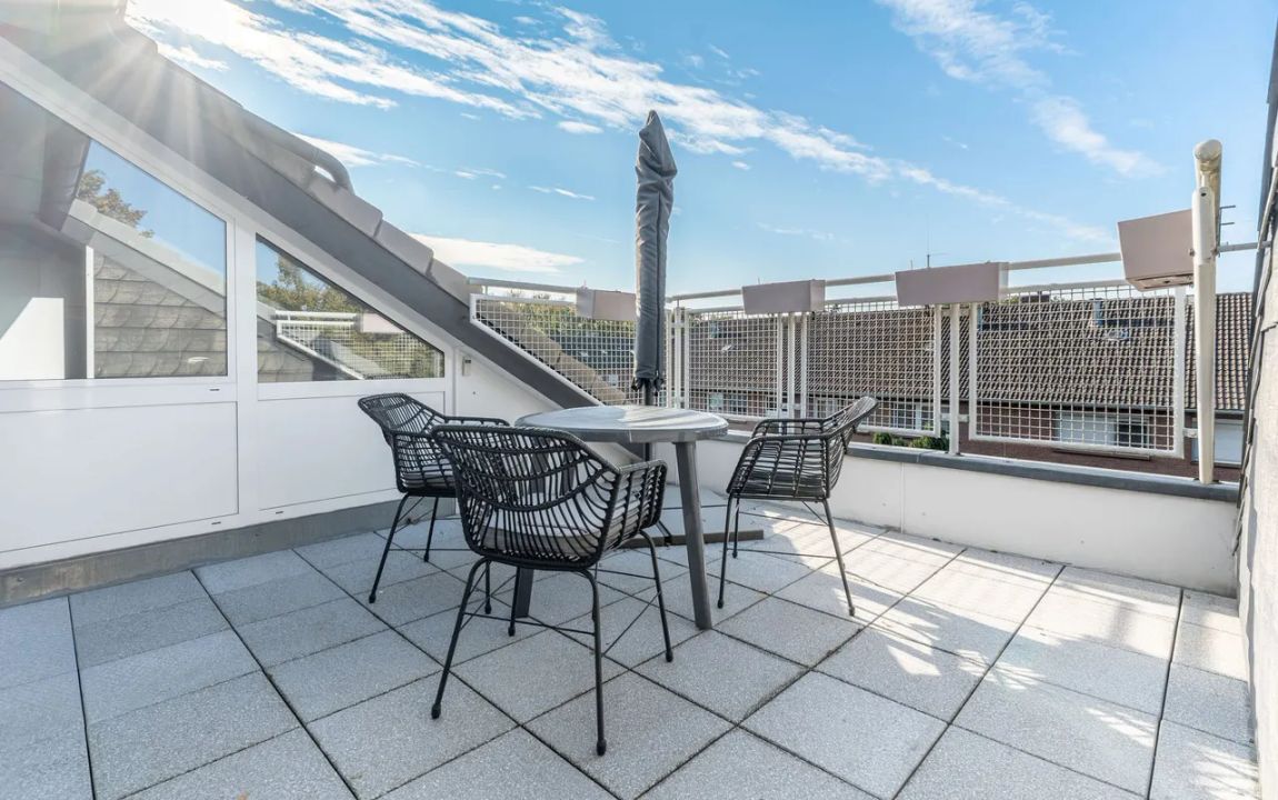 Eyecatcher Loggia! Top gepflegte Dachgeschosswohnung mit Wohlfühlcharakter in Flüren