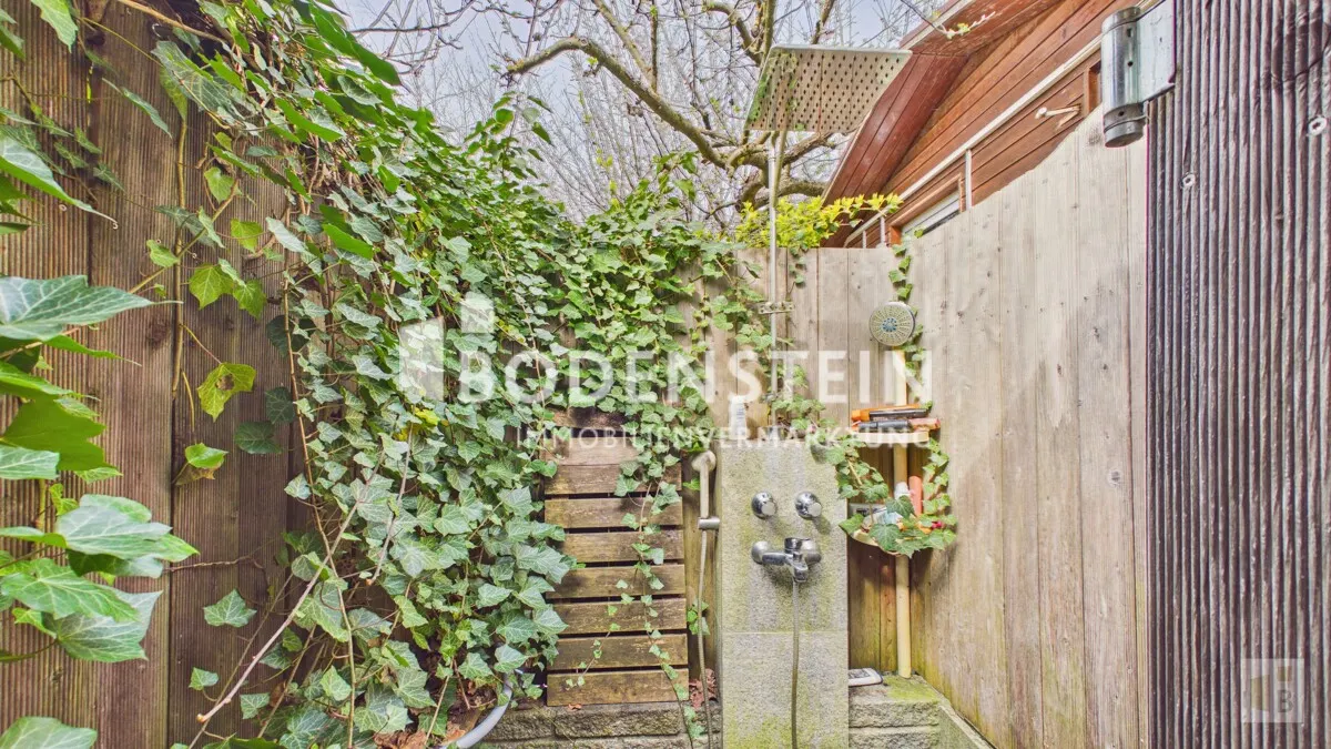 Außendusche im Saunabereich