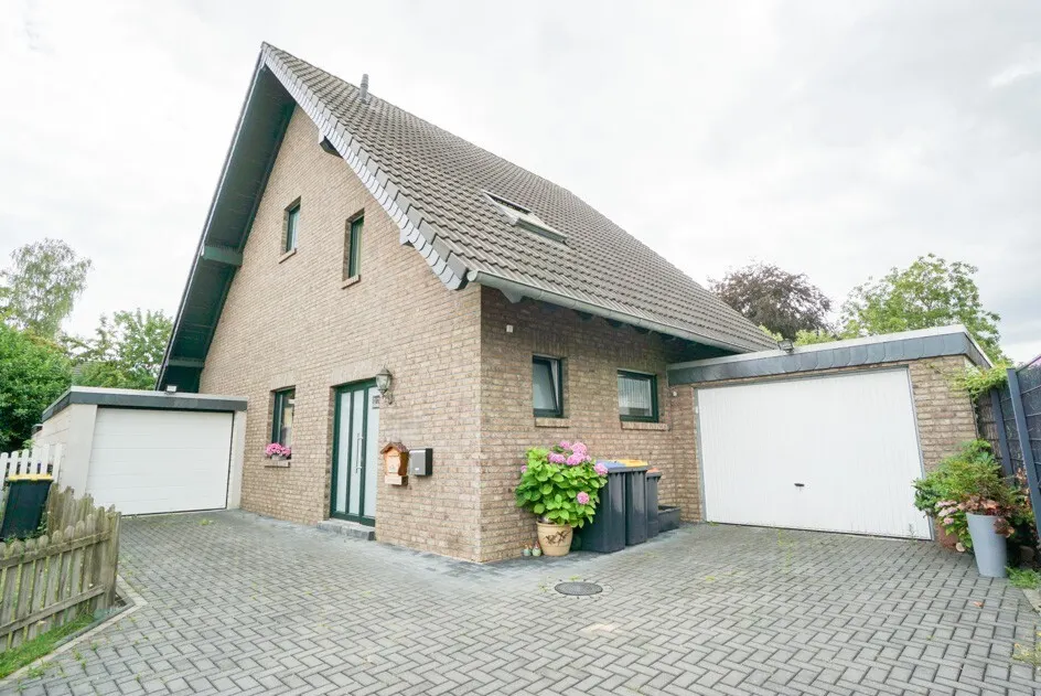 Xanten: EFH mit 2 Garagen