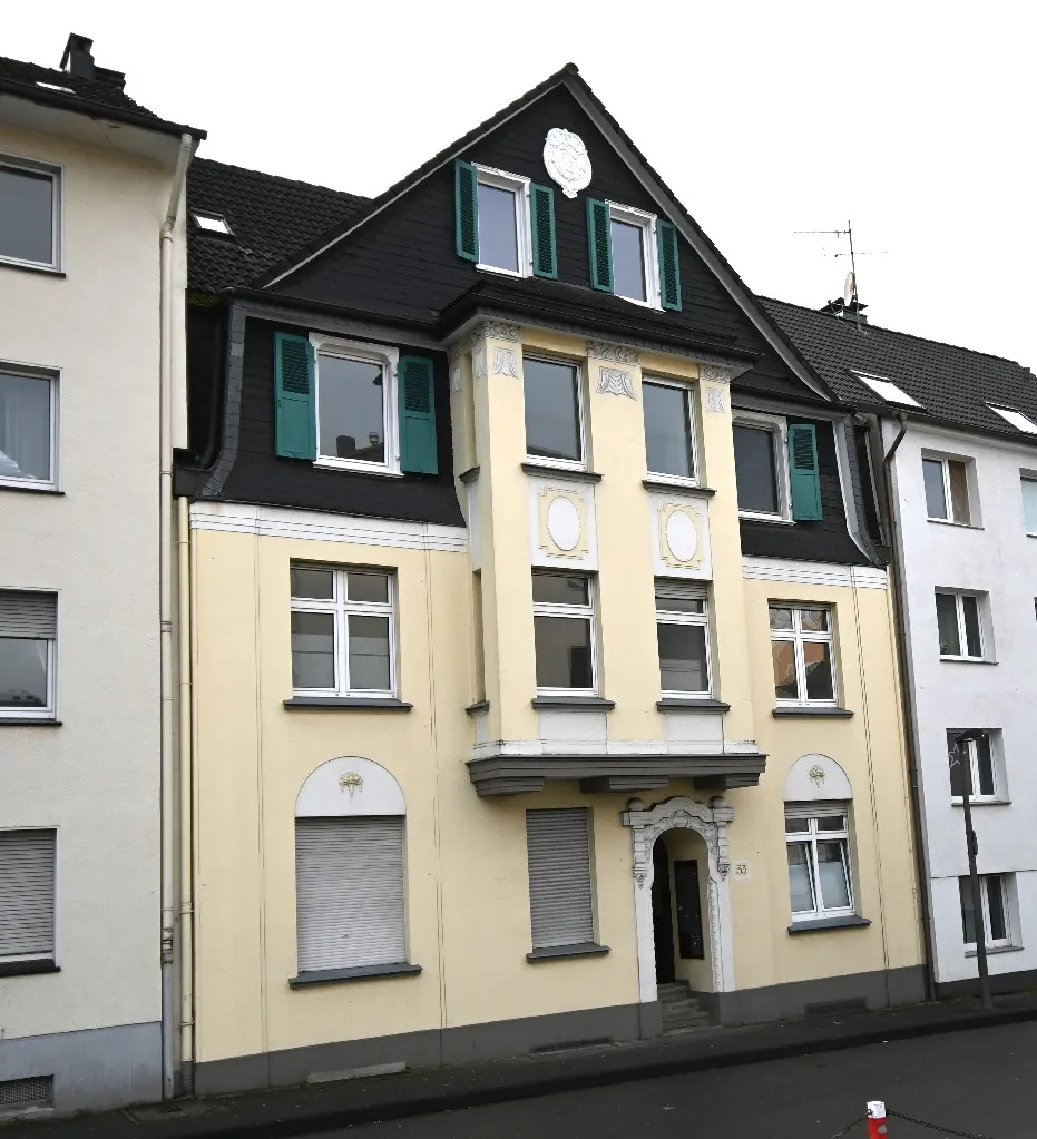 **** Großzügige 2-Zi.-Wohnung im 1. OG mit Balkon.... ****
