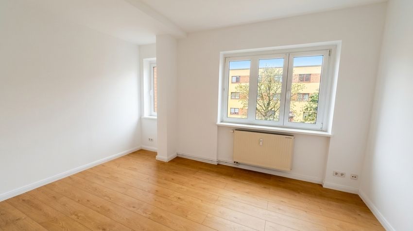 Frisch renovierte 2-Zimmer-Wohnung mit Einbauküche, Wannenbad und Balkon ins Grüne - Foto 1