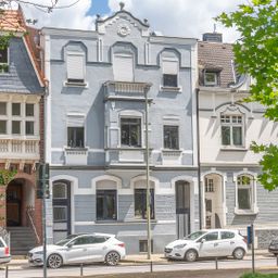 Charme trifft Flexibilität: Stadthaus mit idyllischem Garten und vielseitigen Nutzungskonzepten