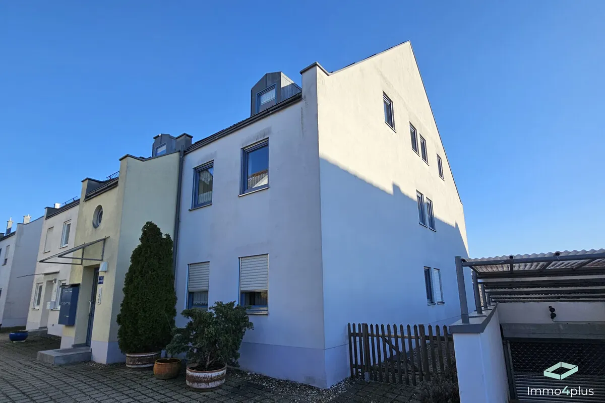 Schön aufgeteilte DG-Wohnung mit sonnigem Balkon mit Domblick und TG-Stellplatz in ruhiger Lage!