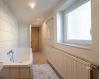 Badezimmer Vorderhaus KI generiert
