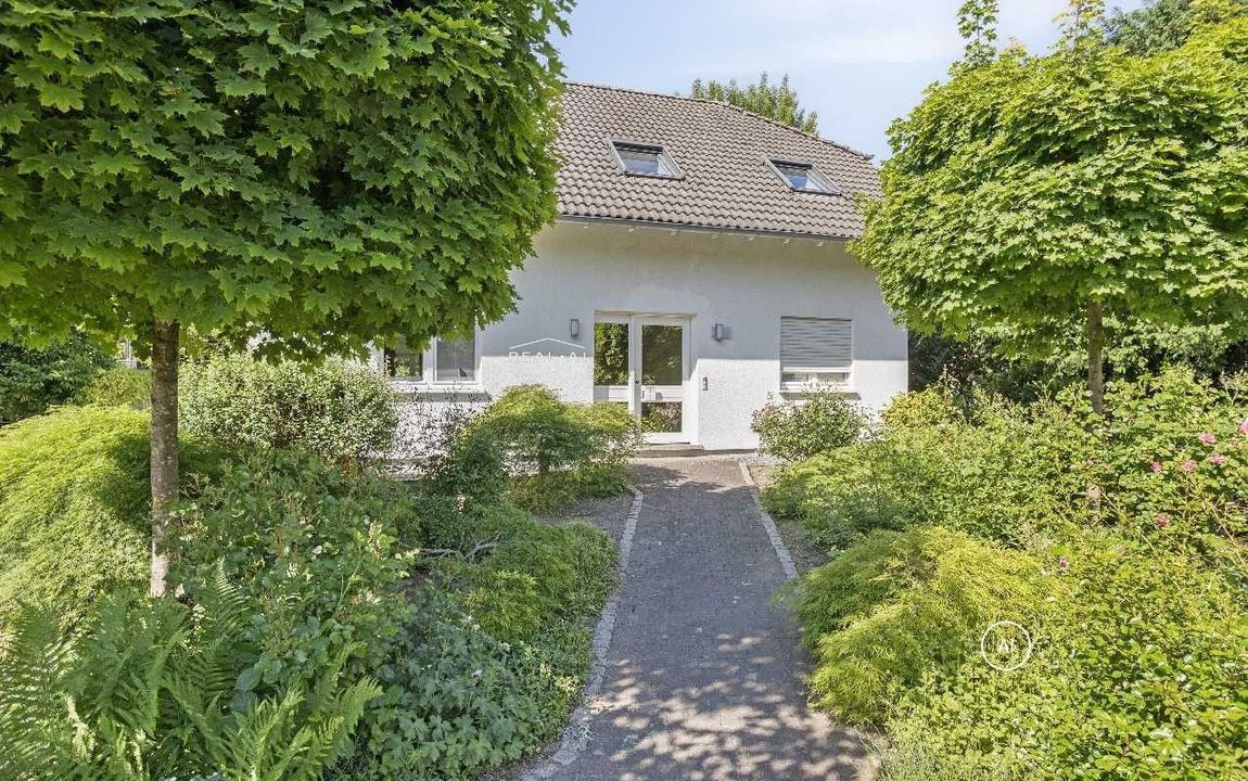 Bezugsfreies 1-2 Familienhaus auf riesigem Traumgrundstück in Ratingen