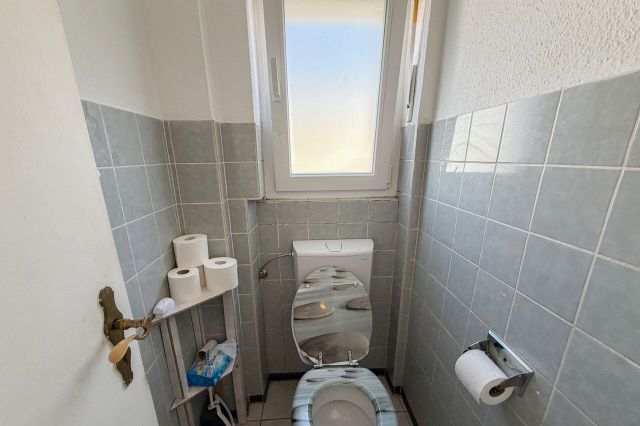 1. OG rechts Gäste-WC