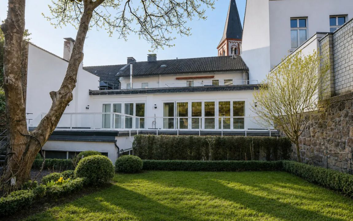 Direkt im Zentrum: 4-Zimmer-Wohnung mit großzügiger Terrasse und viel Wohnfläche