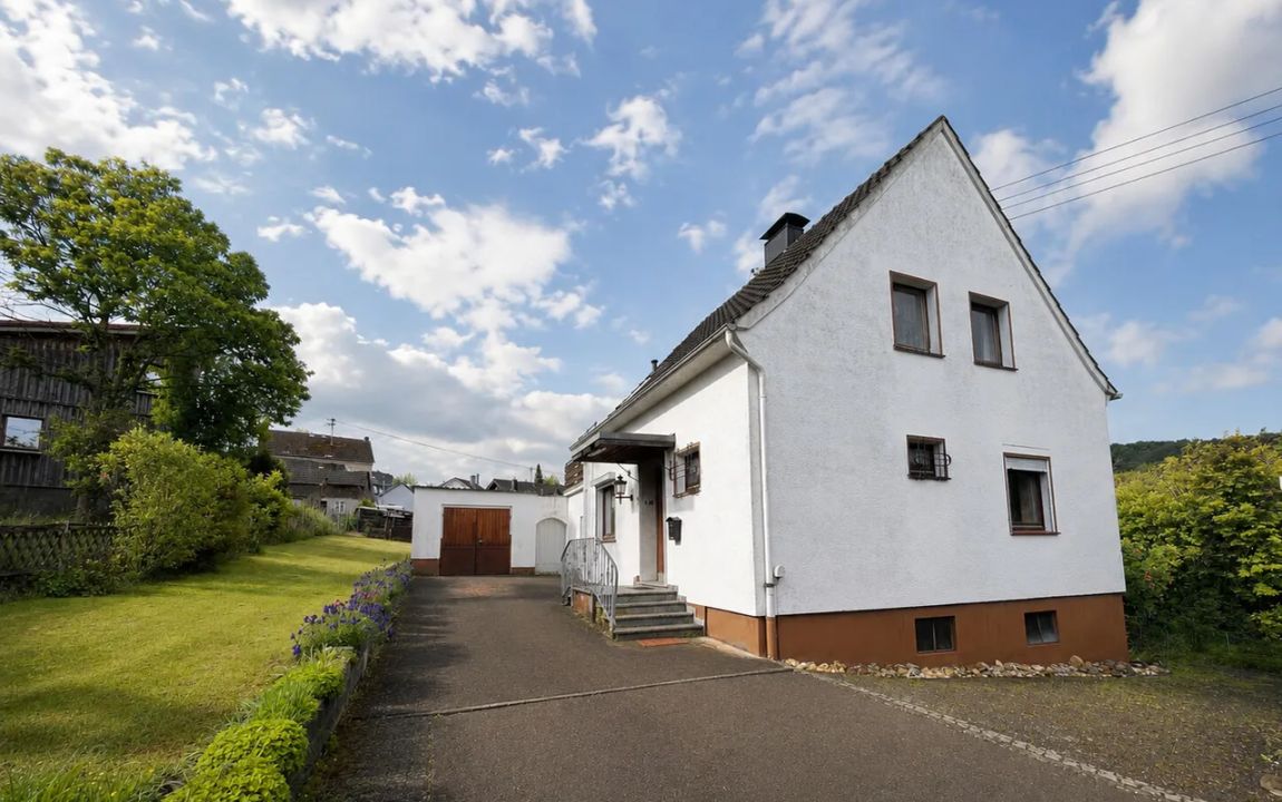 Einfamilienhaus mit großem Garten