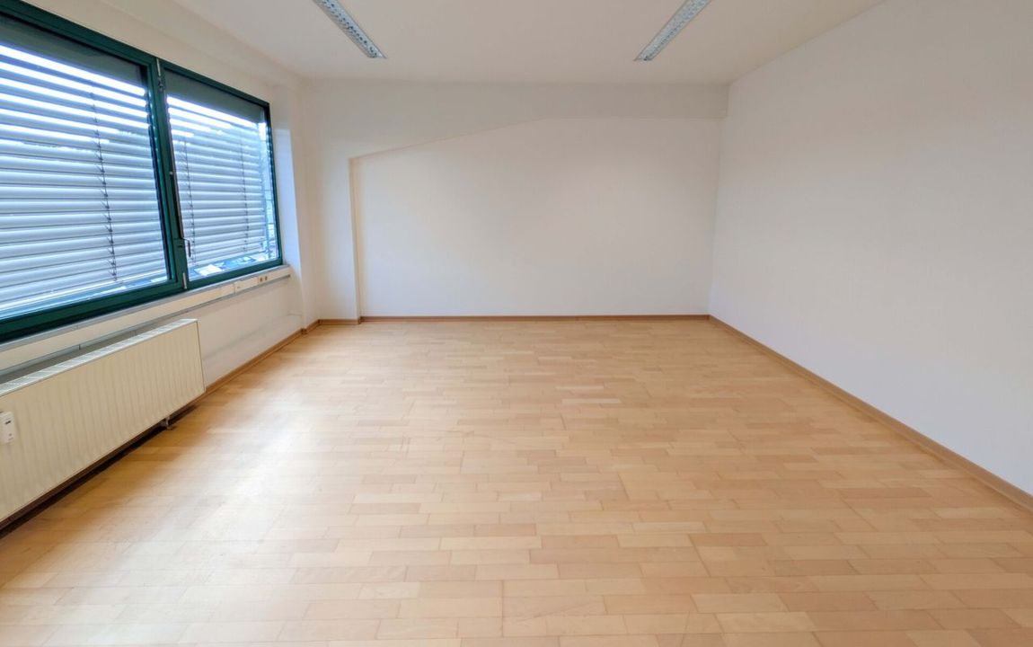 6 Büros plus Küche mit Parkplätzen zur Einzel- oder Gesamtvermietung in Königswinter-Oberdollendorf