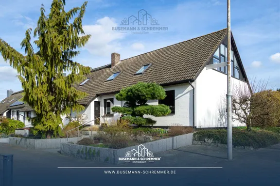 Wohnen mit Charakter &ndash; Individuell geschnittenes Reihenendhaus mit Kamin, Garten & Garage