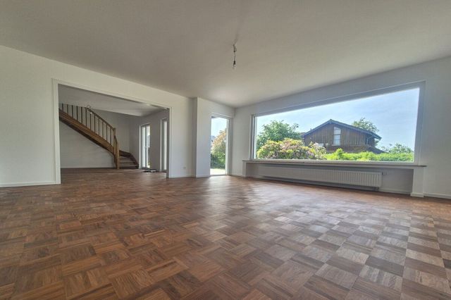 Wohnen und Treppe...