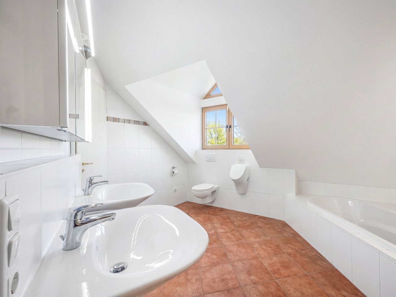 Badezimmer im Dachgeschoss