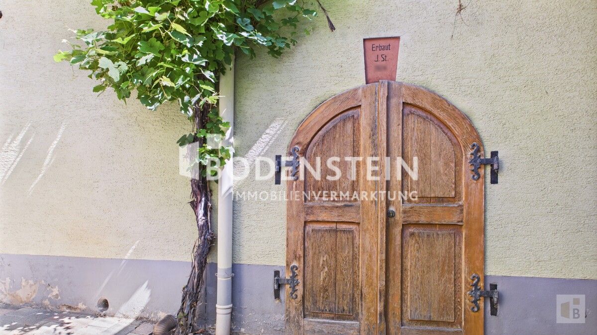 Tür zum Weinkeller