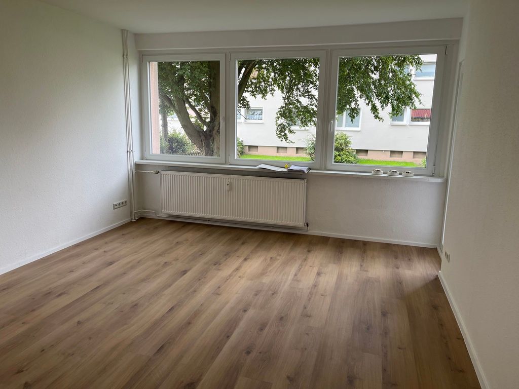 Sanierte 3-Zimmer-Wohnung mit Balkon im EG - Foto 1