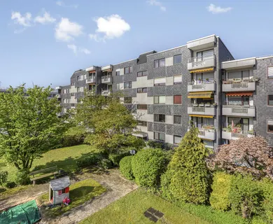 4-Zimmer-Wohnung mit zwei Loggien, Aufzug  und  Tiefgaragenstellplatz in Hilden