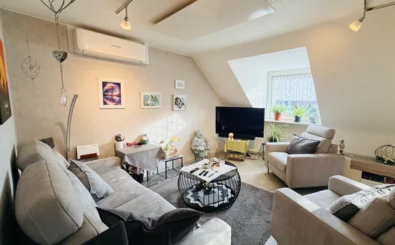 Über den Dächern von Essen-Frintrop – Helle 2,5-Raumwohnung mit Klimaanlage im Dachgeschoss