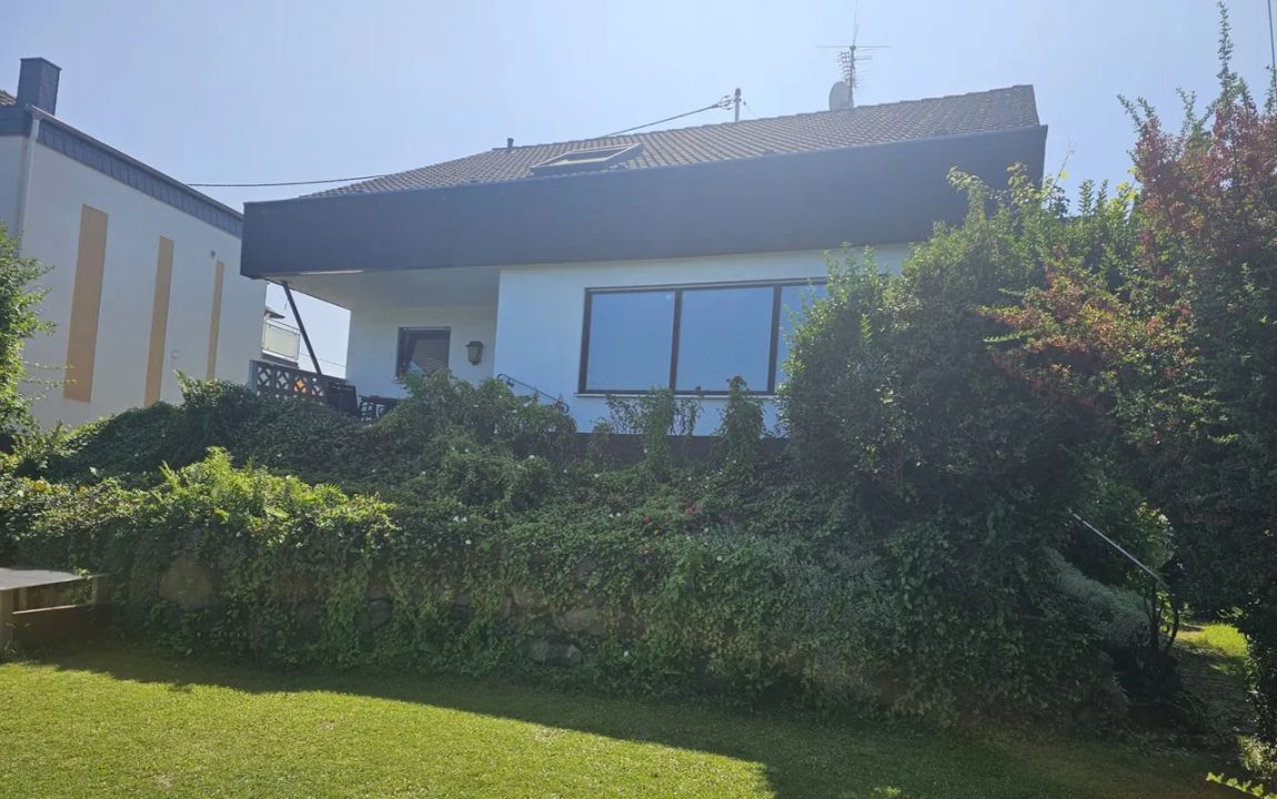 Freistehendes Einfamilienhaus in erstklassiger Rheinlage in KO-Kesselheim zu verkaufen!