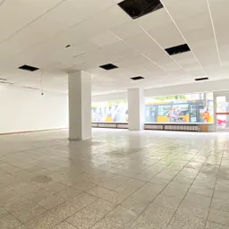 Vielseitig Nutzbares Gewerbe mir großzügiger Schaufensterfront !