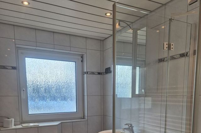 Eines der beiden Bäder