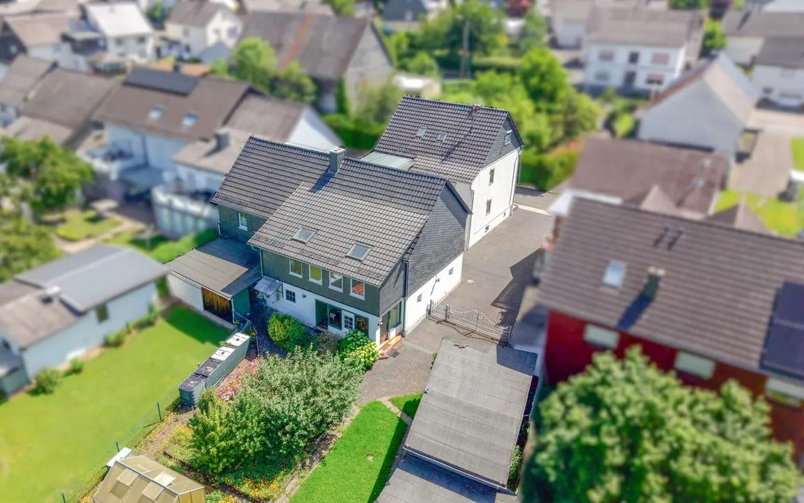 2 Wohnhäuser auf großem Grundstück in ruhiger Ortsrandlage! Ideal für Mehrgenerationen