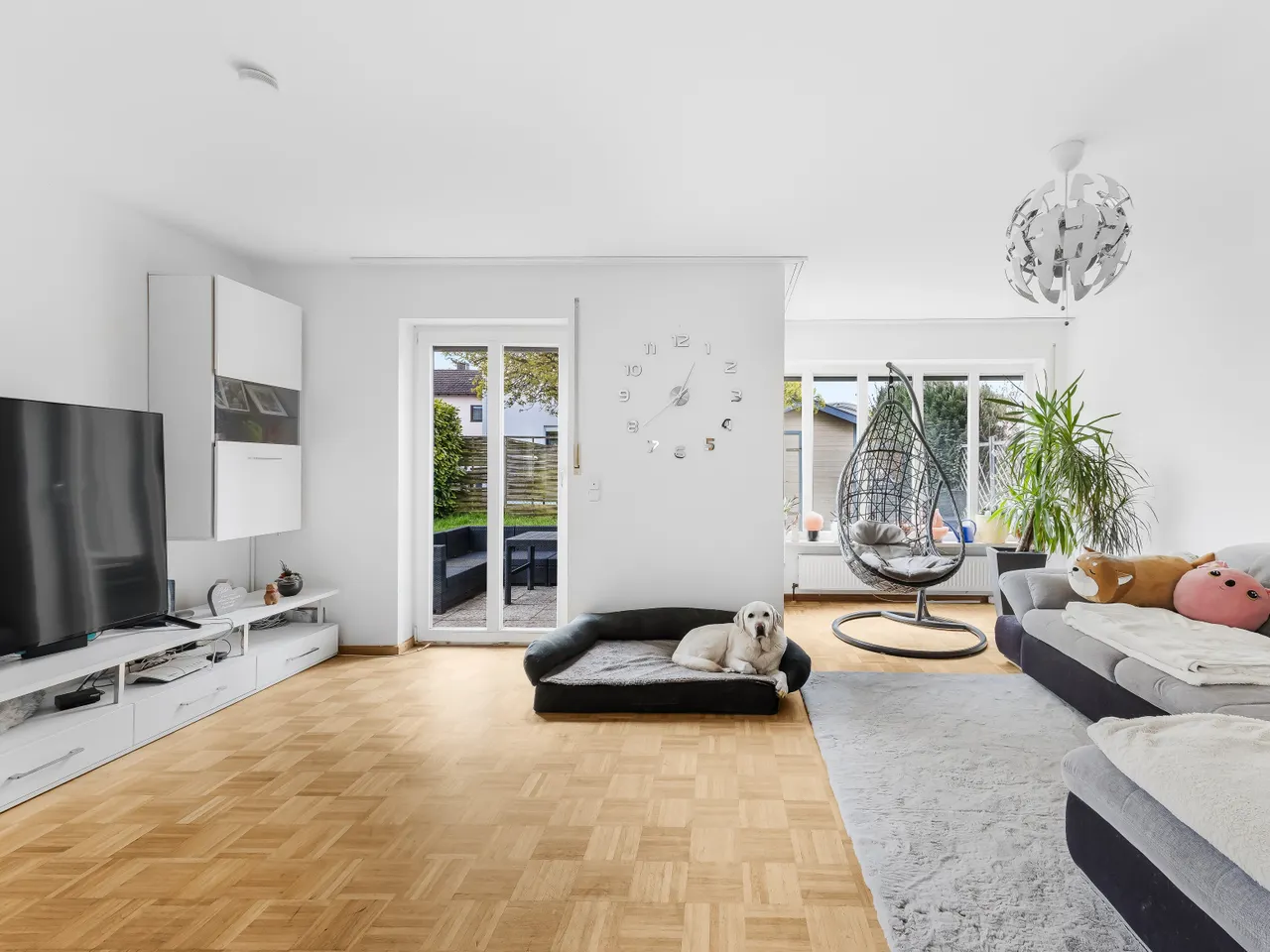 Wohnzimmer mit Gartenzugang