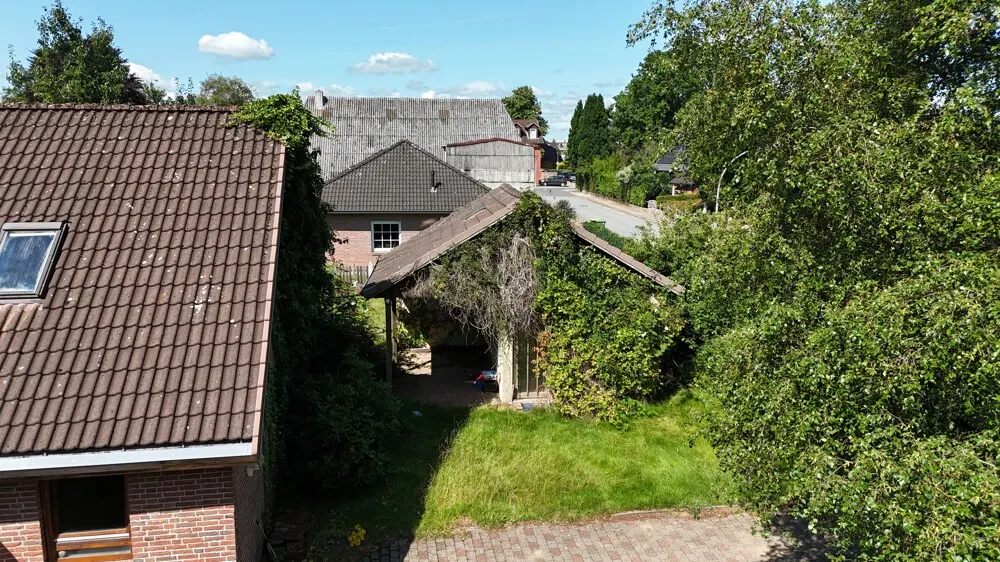 Das Nebengebäude im Dornrößchenschlaf