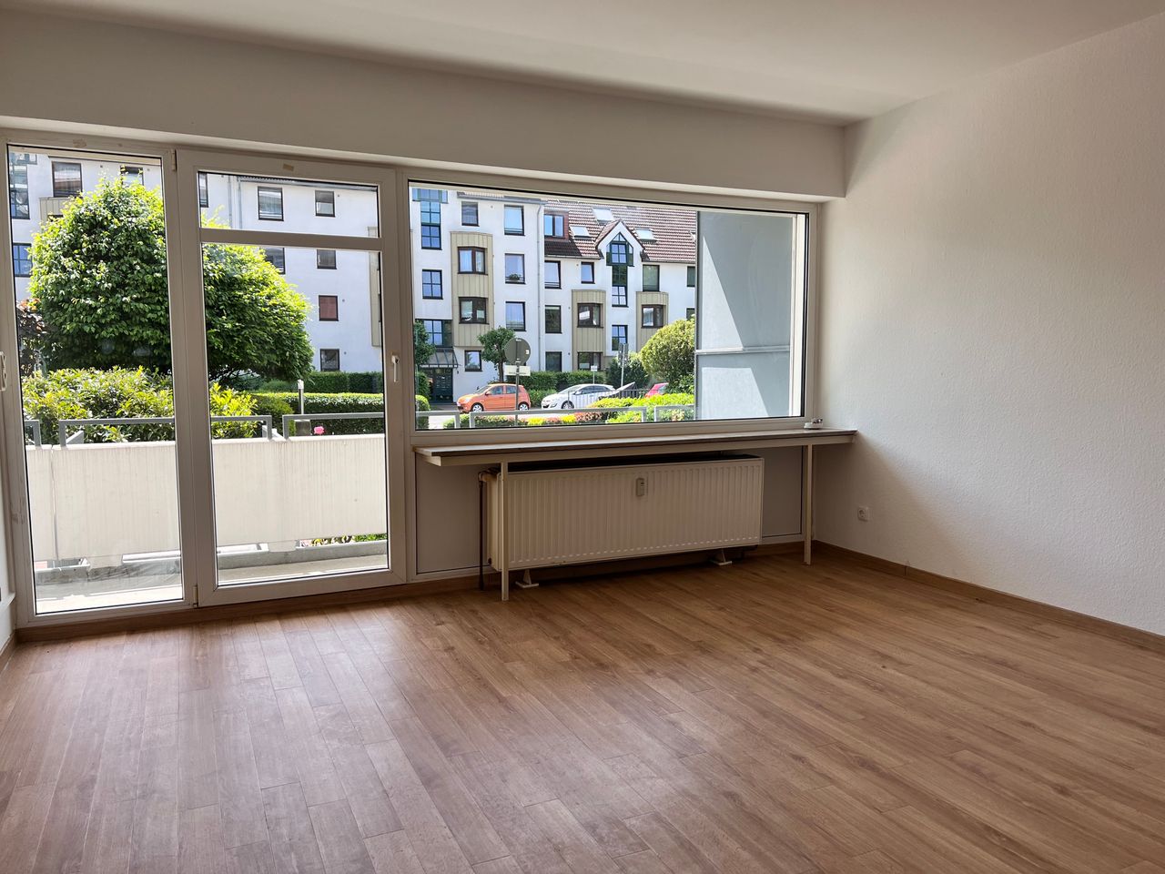 Zimmer mit Zugang zum Balkon