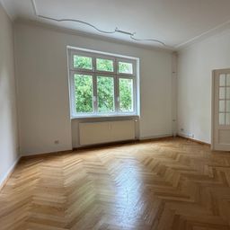 Provisionsfrei: Großzügige 4-Zimmer-Altbauwohnung mit Balkon und Gestaltungspotenzial