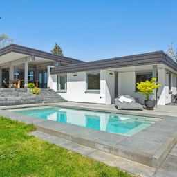 Exklusives Architektenhaus mit Poolanlage, luxuriöser Ausstattung und Möglichkeit zur Pferdehaltung