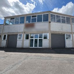 Vielseitige Gewerbehalle mit ca. 323 m², Büro & Sanitärbereich