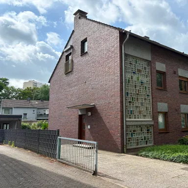 Oldie but Goldie – bezugsfreies Zwei- bis Dreifamilienhaus