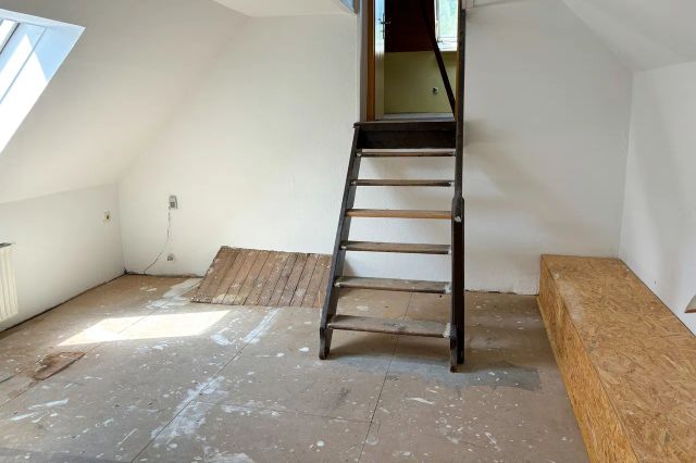 Zimmer DG links mit Zugang DG rechts