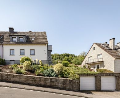 Wo Fernsicht beeindruckt und die Lage überzeugt: Einfamilienhaus mit großem Grundstück