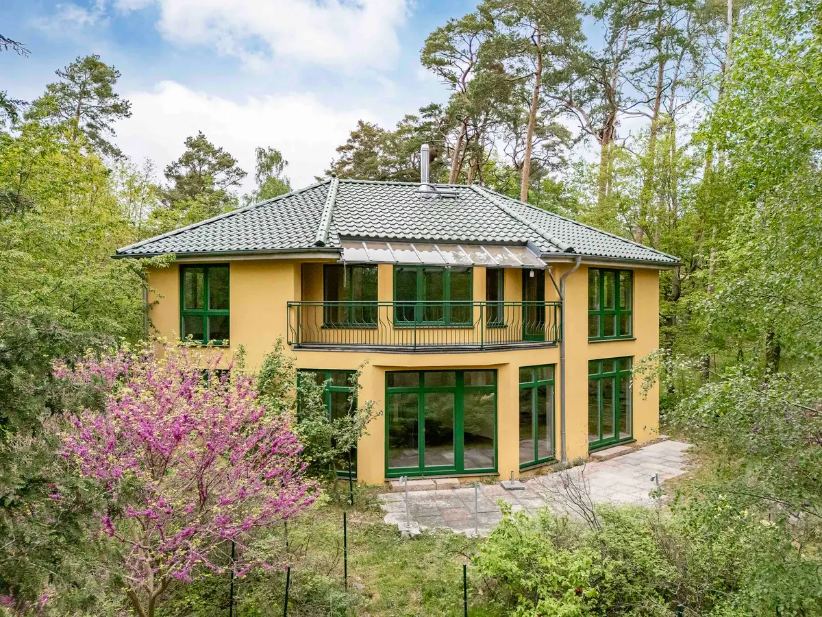 hintere Hausansicht mit Terrasse