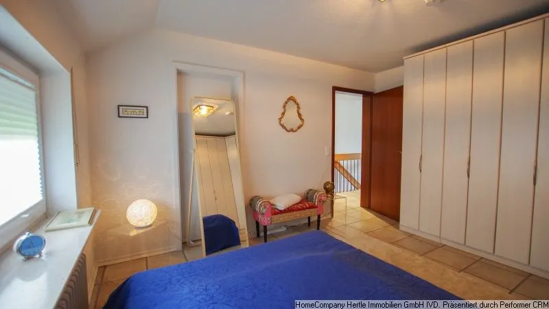 Schlafzimmer (1OG)