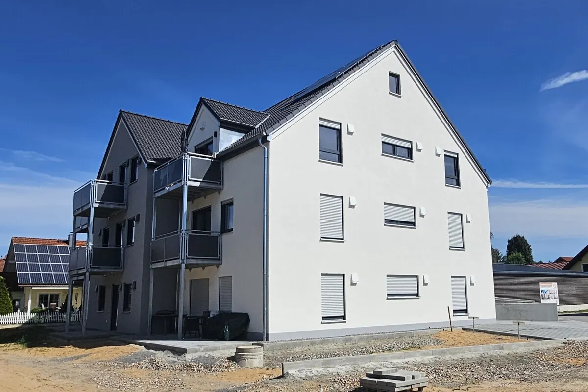 Top DG-Wohnung – top Ausstattung: 3 Zimmer, gr. Bad, Abstellraum, WEST-Balkon, gr. Keller u. 2 Stpl.