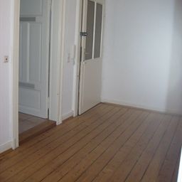 So starten Sie gut ins neue Jahr- frisch renovierte und sanierte Altbauwohnung!