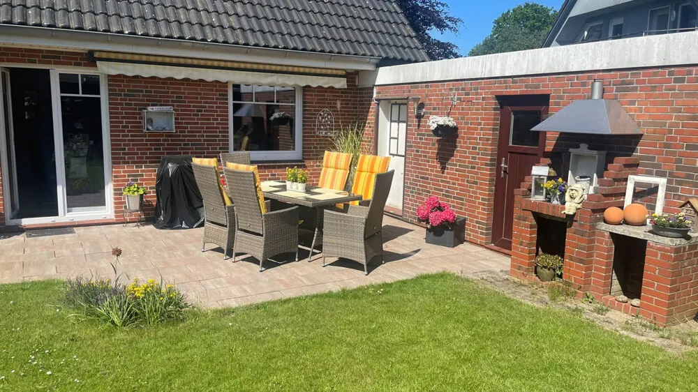 Der großzügige Terrassenbereich