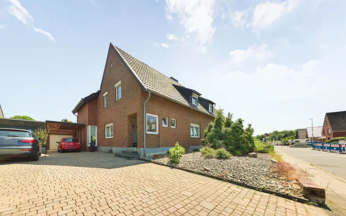 Flexibles Raumwunder: Gepflegtes Zweifamilienhaus mit vielseitigem Nutzungspotenzial auf 151m²