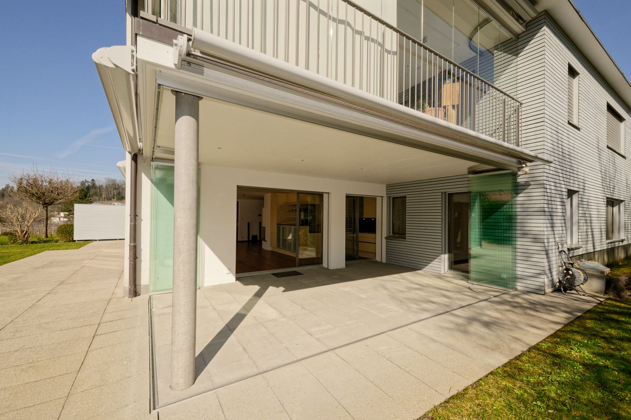 Wintergarten mit Glaselementen