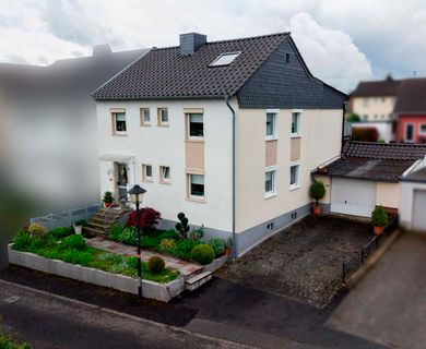 Gepflegte Doppelhaushälfte mit Platz für zwei Familien in ruhiger Wohnlage von Hennef